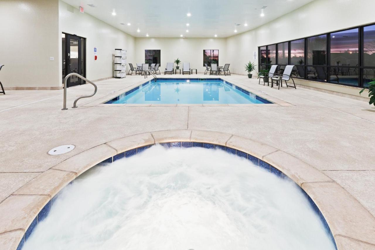 Holiday Inn Express & Suites Brownfield Εξωτερικό φωτογραφία